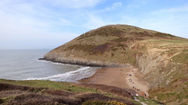 EDE3D760-5AEB-4B5B-B3C9-92A915F62D29